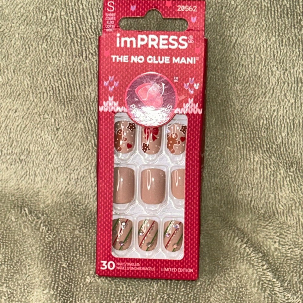 imPRESS Press-On Nails Mistletoe Kiss Christmas Gingerbread Short 30ct - Picture 2 of 3
